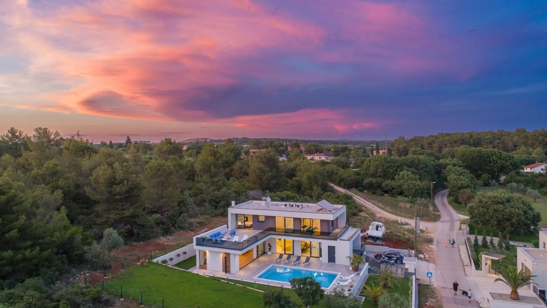 Luxury Villa Luni With Big Private Pool And Hot Tub In Medulin Pula