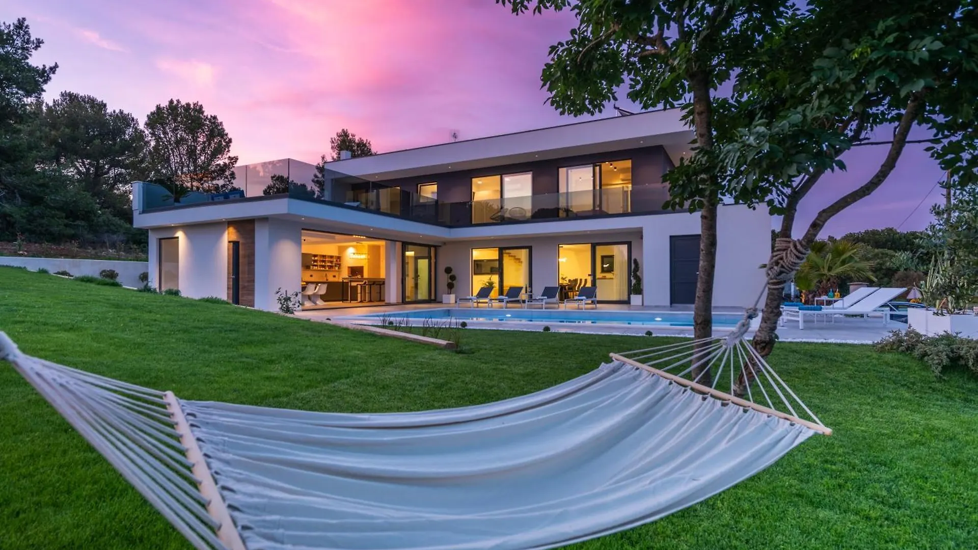 Luxury Villa Luni With Big Private Pool And Hot Tub In Medulin Pula