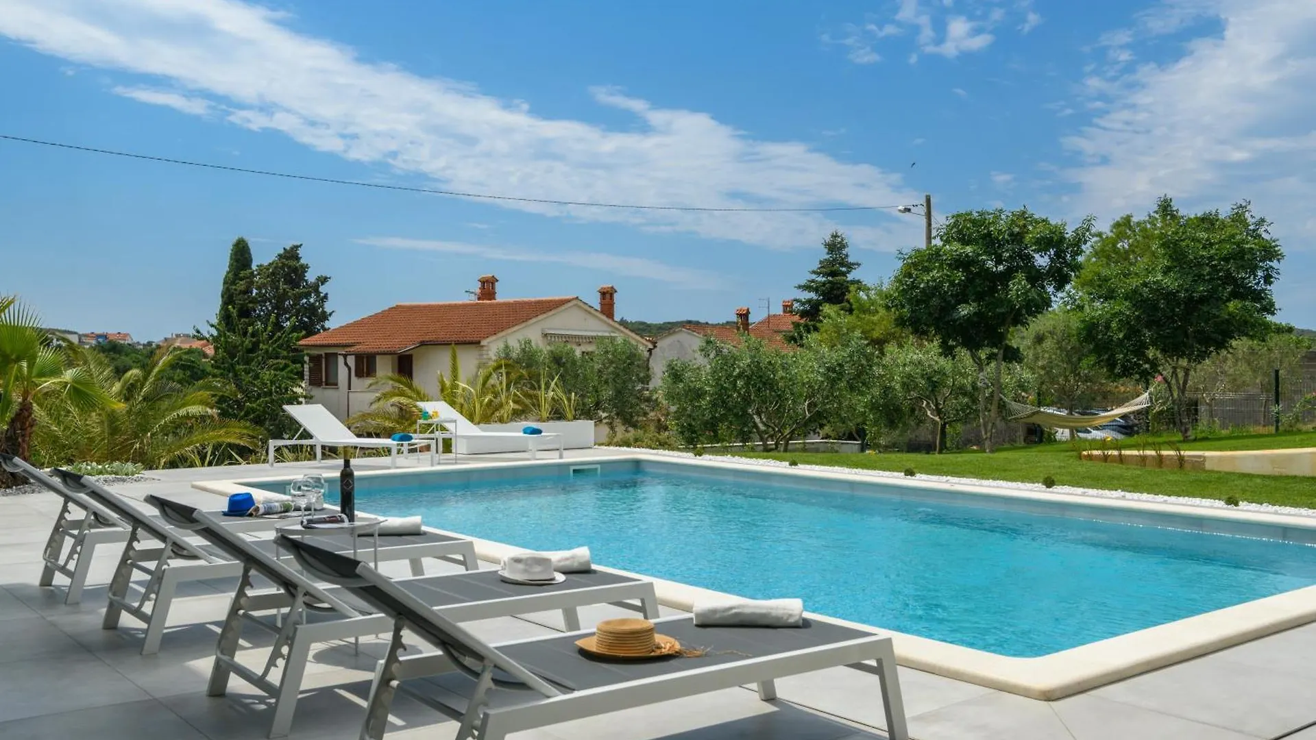 Luxury Villa Luni With Big Private Pool And Hot Tub In Medulin Pula